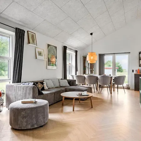 3 Bedroom Pet Friendly In *