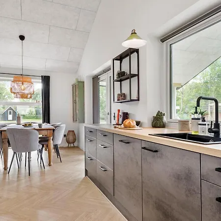 3 Bedroom Pet Friendly In