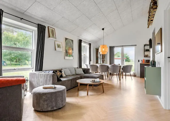 3 Bedroom Pet Friendly In *